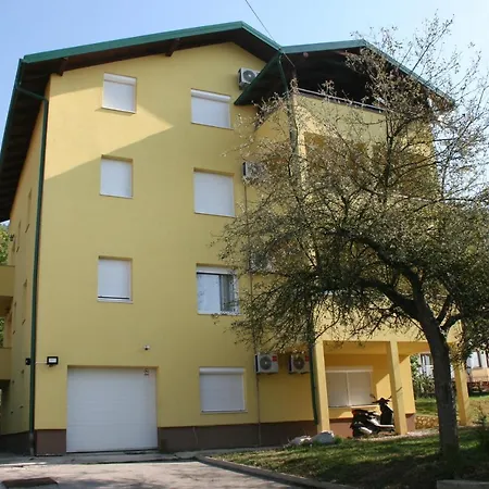 Four-Apartment House Nyaraló