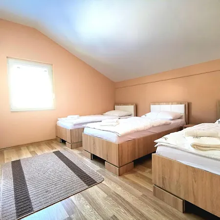 Vikendica Four-apartment House