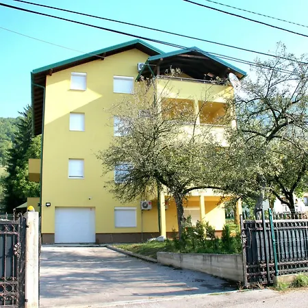 Nyaraló Four-Apartment House